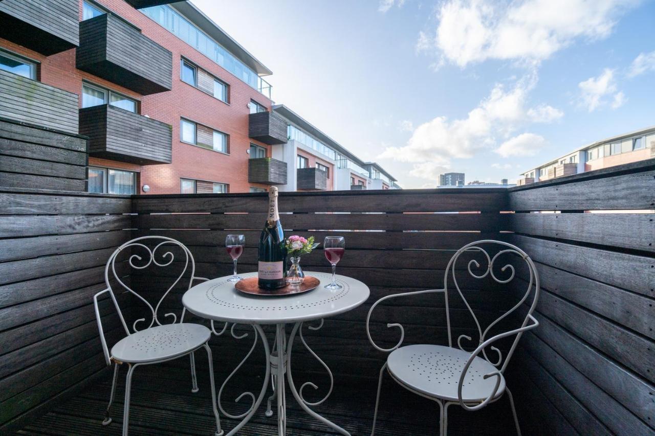 Caliber Stays Birmingham Bliss - Medusa Suite Apartments - Central 2-Bed Retreat - City Attractions, Sleeps 4, Free Netflix, Nearby Parking & Close Proximity - Bullring, Grand Central, The Cube - 5 Minutes Walk Екстер'єр фото