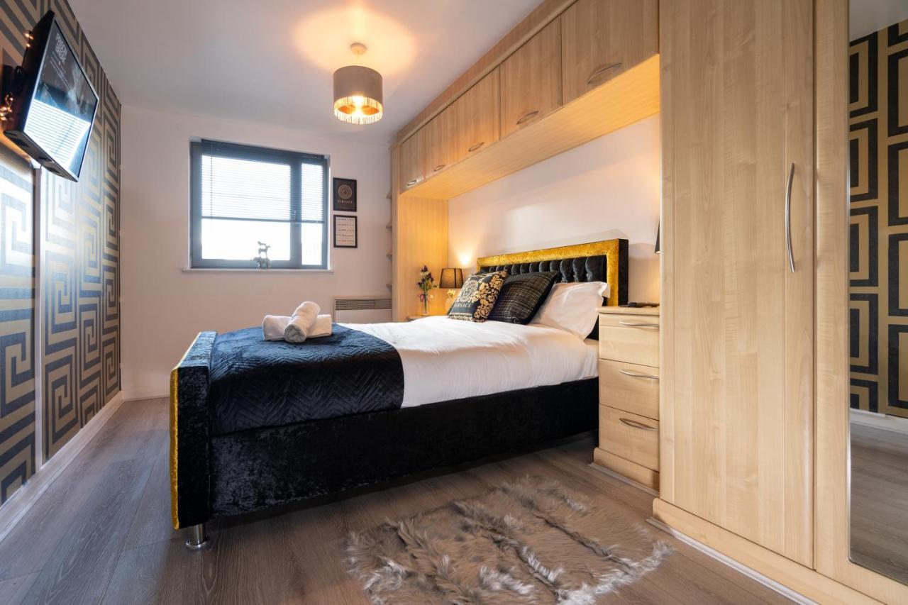 Caliber Stays Birmingham Bliss - Medusa Suite Apartments - Central 2-Bed Retreat - City Attractions, Sleeps 4, Free Netflix, Nearby Parking & Close Proximity - Bullring, Grand Central, The Cube - 5 Minutes Walk Екстер'єр фото