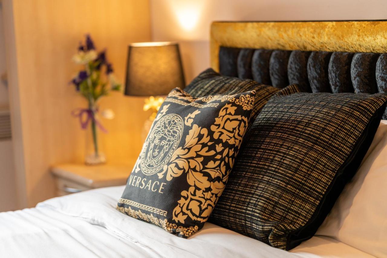 Caliber Stays Birmingham Bliss - Medusa Suite Apartments - Central 2-Bed Retreat - City Attractions, Sleeps 4, Free Netflix, Nearby Parking & Close Proximity - Bullring, Grand Central, The Cube - 5 Minutes Walk Екстер'єр фото