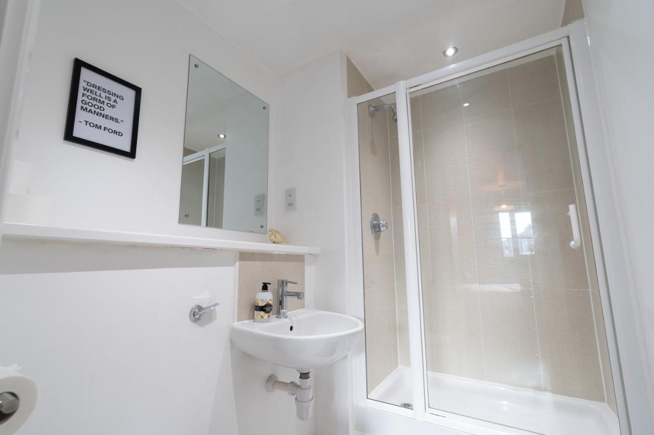 Caliber Stays Birmingham Bliss - Medusa Suite Apartments - Central 2-Bed Retreat - City Attractions, Sleeps 4, Free Netflix, Nearby Parking & Close Proximity - Bullring, Grand Central, The Cube - 5 Minutes Walk Екстер'єр фото