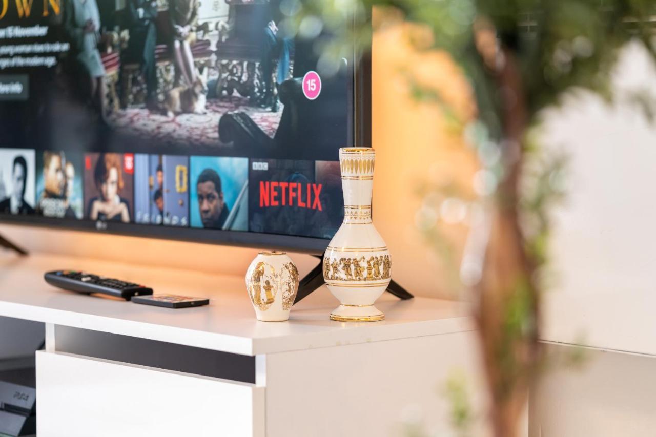 Caliber Stays Birmingham Bliss - Medusa Suite Apartments - Central 2-Bed Retreat - City Attractions, Sleeps 4, Free Netflix, Nearby Parking & Close Proximity - Bullring, Grand Central, The Cube - 5 Minutes Walk Екстер'єр фото