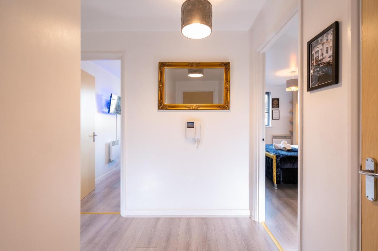 Caliber Stays Birmingham Bliss - Medusa Suite Apartments - Central 2-Bed Retreat - City Attractions, Sleeps 4, Free Netflix, Nearby Parking & Close Proximity - Bullring, Grand Central, The Cube - 5 Minutes Walk Екстер'єр фото